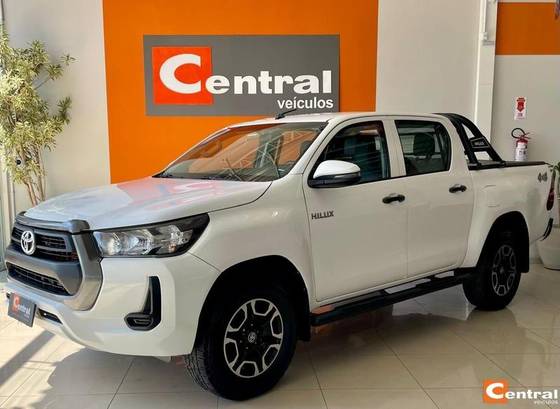 TOYOTA HILUX 2.7 VVT-i FLEX CD SR 4X2 AUTOMÁTICO TOYOTA HILUX 2.7 VVT-i FLEX CD SR 4X2 AUTOMÁTICO
